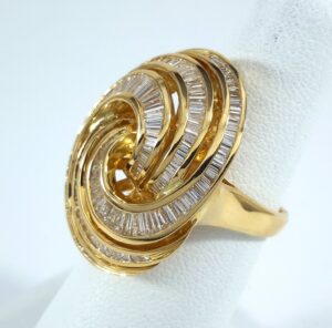 18K Y/G DIA RING - Image 2