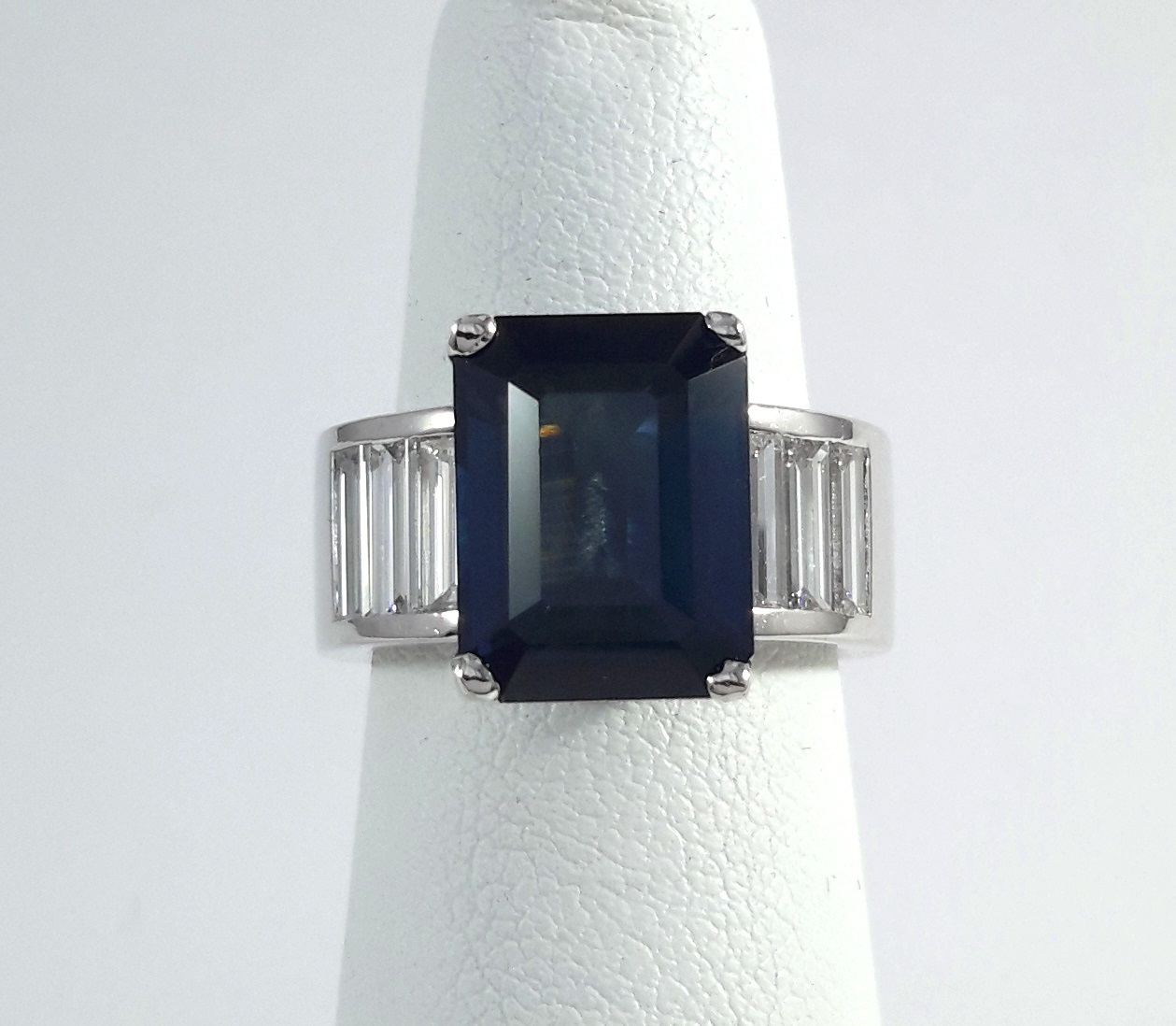 R8963 PLAT GIA SAPH DIA RING - Image 1