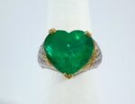 18KTT HEART-SHAPE EMERALD DIA RING