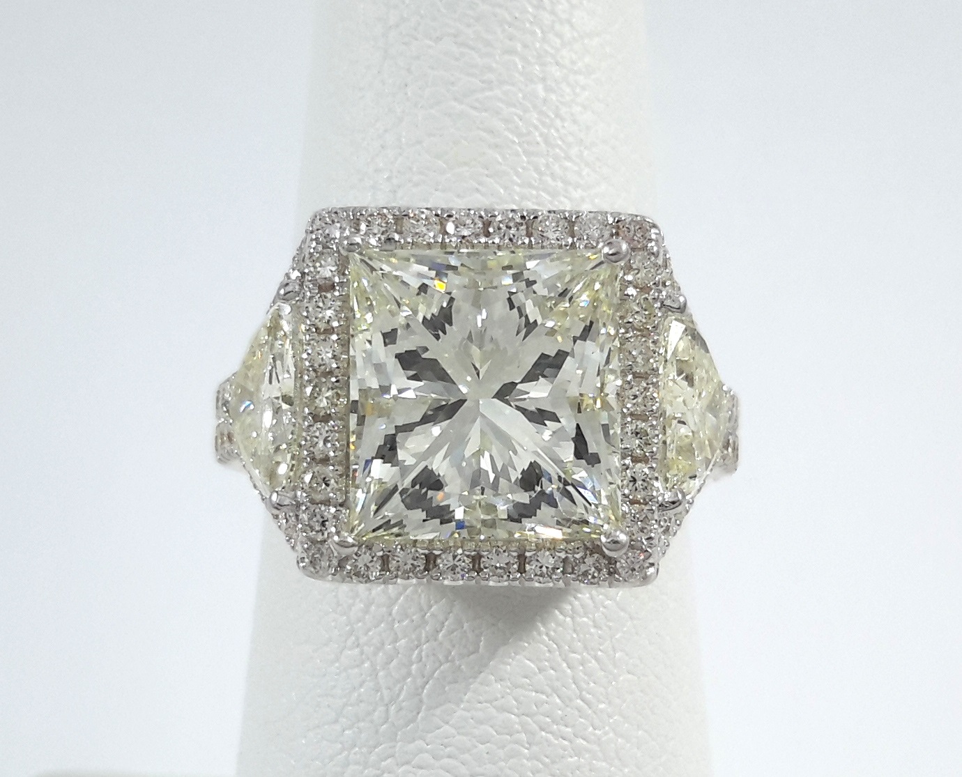 R9720 5.03CT PRINCESS-CUT DIA 18KW RING - Image 1