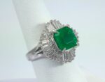 3.74CT EMERALD & DIA PLAT RING - Image 3