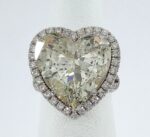 18KW HEART-SHAPE DIA RING